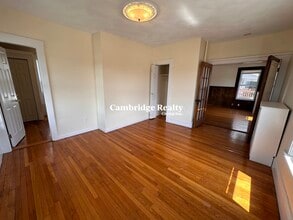 547 Broadway, Unit 2T in Somerville, MA - Building Photo - Building Photo