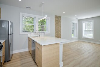 2127 S Marshall Blvd in Chicago, IL - Building Photo - Building Photo