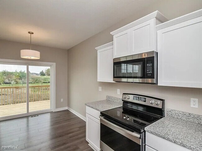 9689 Turnpoint Dr in West Des Moines, IA - Building Photo - Building Photo