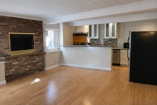 1111 North Rd in Belmont, CA - Building Photo