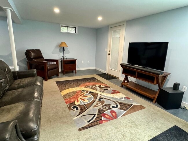 11 Sugar Wood Ln in Grantham, NH - Building Photo - Building Photo