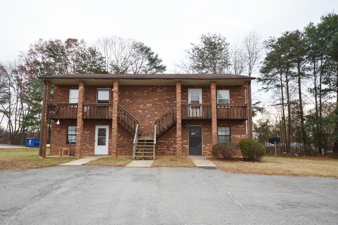 3951 Bradford Ct in Winston-Salem, NC - Building Photo