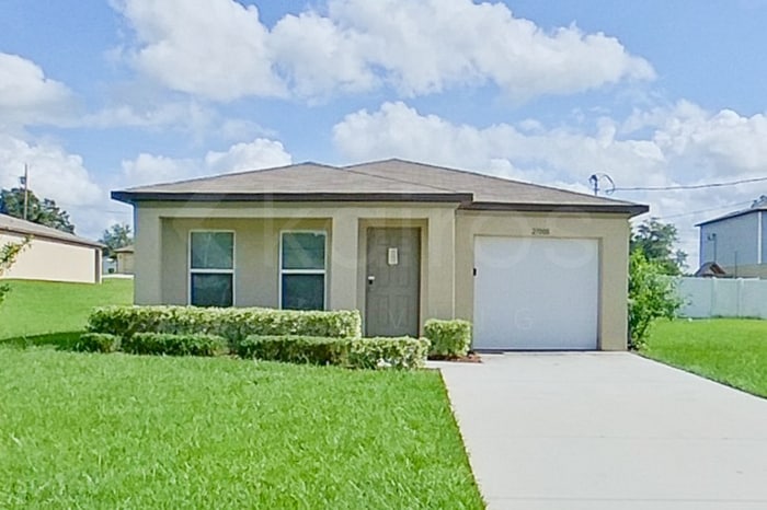 27008 Anthony Ave in Brooksville, FL - Foto de edificio