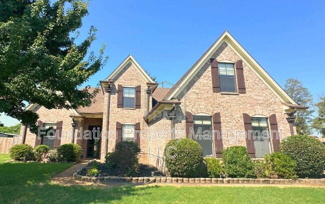5505 Riverstone Dr