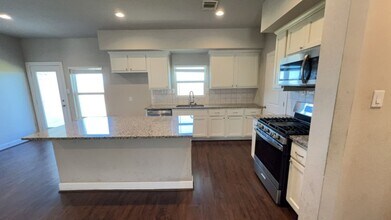 1509 La Delle St in Wharton, TX - Building Photo - Building Photo