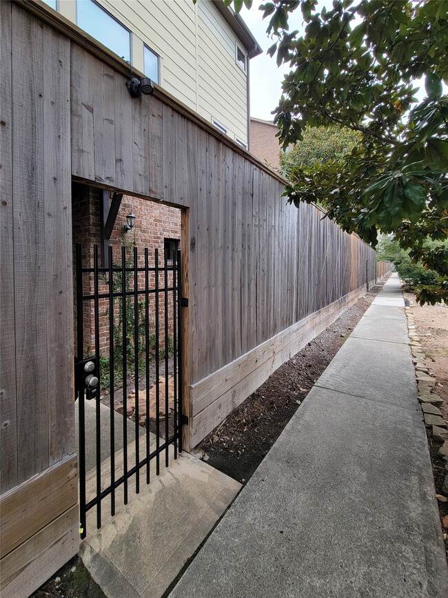 1602 White St in Houston, TX - Building Photo - Building Photo