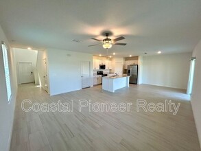 11708 Radiant Shore Loop in San Antonio, FL - Building Photo - Building Photo