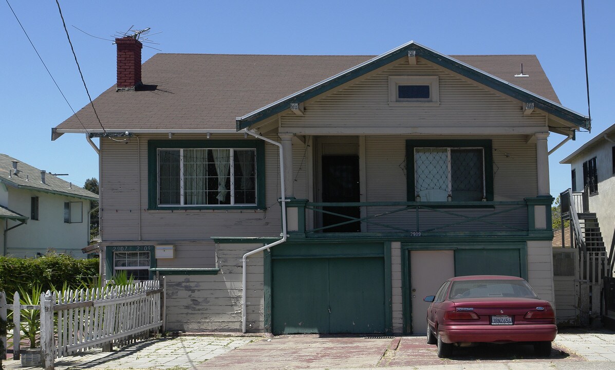 2909 35th Ave in Oakland, CA - Building Photo