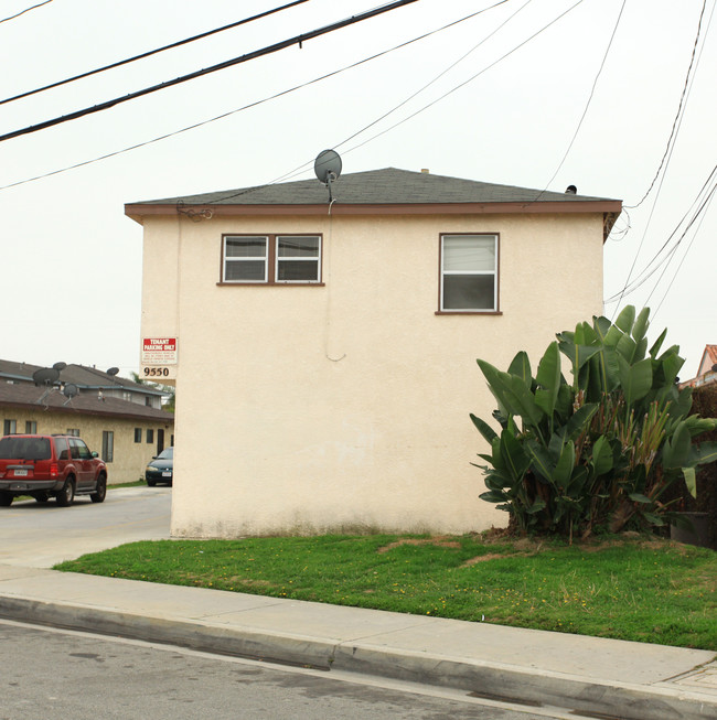 9550 Pacific Ave in Bellflower, CA - Building Photo - Building Photo