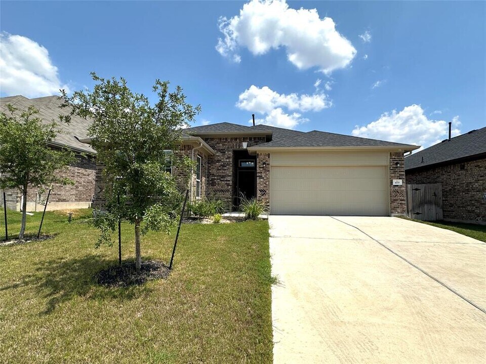 469 Durian Lp in Buda, TX - Building Photo