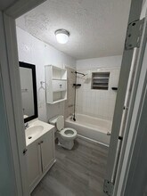 4015 Silver Sands Rd, Unit B in Panama City Beach, FL - Building Photo - Building Photo