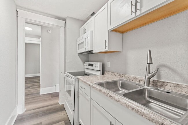 property at 621 E Main St