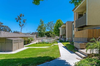 432 Edgehill Ln, Unit 23 in Oceanside, CA - Building Photo - Building Photo