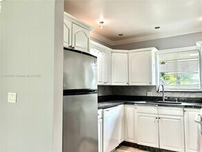 200 Waterway Dr S in Lantana, FL - Building Photo - Building Photo