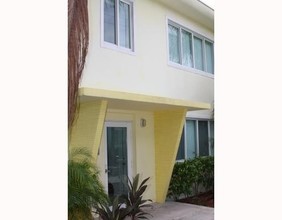 8216 Crespi Blvd in Miami Beach, FL - Building Photo - Building Photo