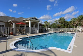 Vero Green Apartments in Vero Beach, FL - Building Photo - Building Photo