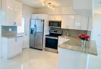 1810 SW 22nd Ave in Fort Lauderdale, FL - Building Photo - Building Photo