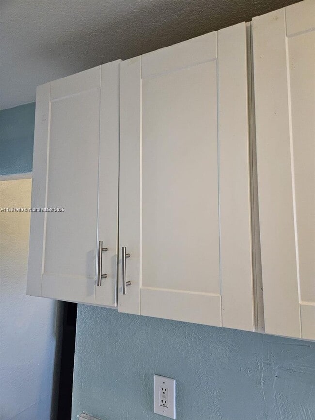 613 NW 27th Ave in Fort Lauderdale, FL - Building Photo - Building Photo