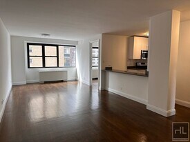 E 16 ST in New York, NY - Building Photo