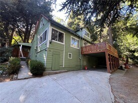 782 W Village Ln in Crestline, CA - Building Photo