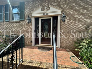 1212 Reynolds Forest Dr in Winston-Salem, NC - Building Photo - Building Photo