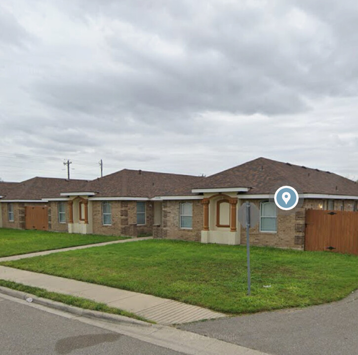 3313 E Diamondhead Ave, Unit A in Alton, TX - Foto de edificio