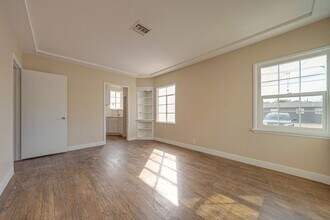 914 S 4th St in Las Vegas, NV - Building Photo - Building Photo