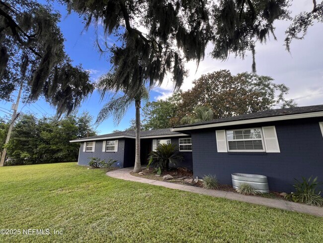 905 Montego Rd E in Jacksonville, FL - Building Photo - Building Photo