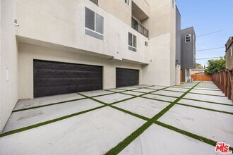 11255 Hatteras St in Los Angeles, CA - Building Photo - Building Photo