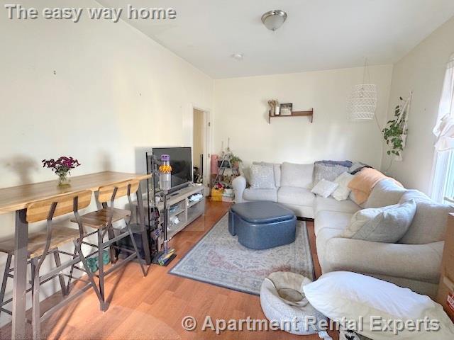 388 Somerville Ave, Unit 3 in Somerville, MA - Foto de edificio - Building Photo