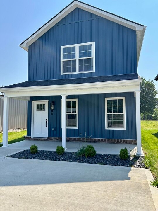 98 State Hwy 1611 in Russell Springs, KY - Building Photo