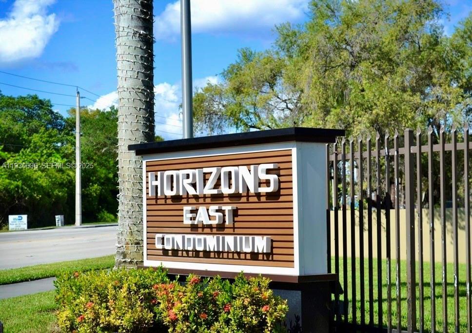 8065 SW 107th Ave in Miami, FL - Building Photo