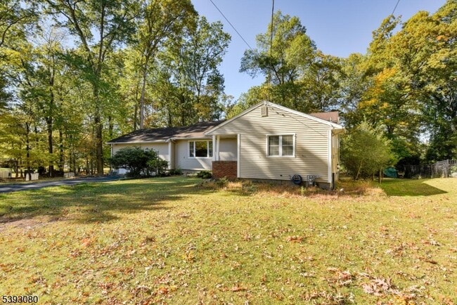 109 Edgewood Dr in Bridgewater, NJ - Building Photo - Building Photo