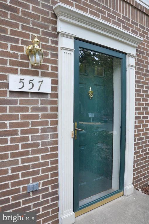 557 Highland Towne Ln in Warrenton, VA - Building Photo - Building Photo