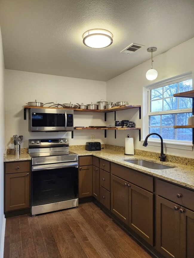 75 Thomas Dr in Chickamauga, GA - Building Photo - Building Photo