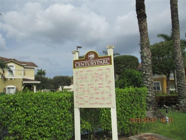 8980 W Flagler St in Miami, FL - Foto de edificio - Building Photo