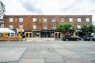 2107 Yonge St in Toronto, ON - Building Photo - Building Photo