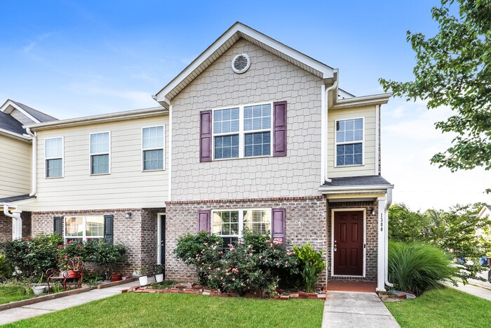1300 Forsythia Wy in Mcdonough, GA - Building Photo