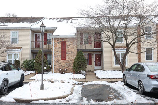 154 Valley Greene Cir in Wyomissing, PA - Foto de edificio - Building Photo