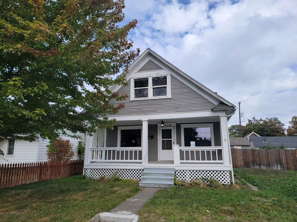 1214 W Kiernan Ave in Spokane, WA - Building Photo