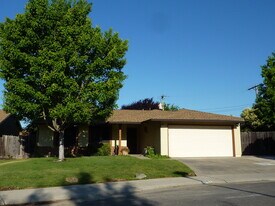 7541 Bierston St in Citrus Heights, CA - Building Photo