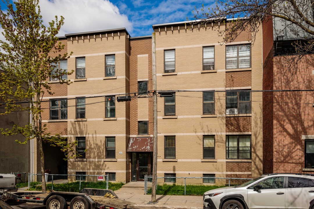 2415 De Ryde St in Montréal, QC - Building Photo