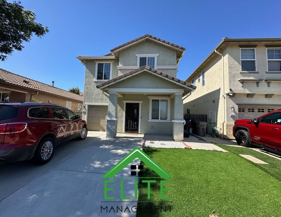 3557 Mamie Jennings Way in Sacramento, CA - Building Photo