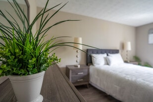 Willow Pond Apartments & Townhouses in Penfield, NY - Building Photo