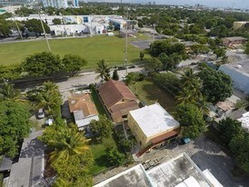 548-550 NW 30th St in Miami, FL - Foto de edificio - Building Photo