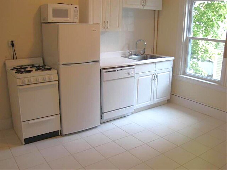 37 Chester St, Unit 2 in Somerville, MA - Building Photo