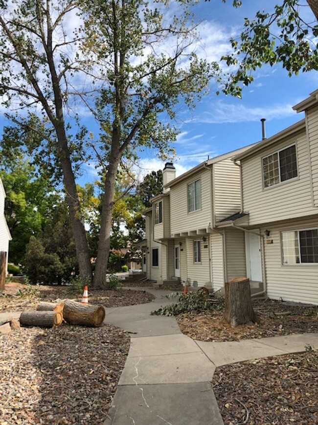 4209 S Mobile Cir in Aurora, CO - Foto de edificio - Building Photo