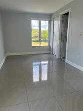 6412 NW 105th Pl in Doral, FL - Building Photo - Building Photo