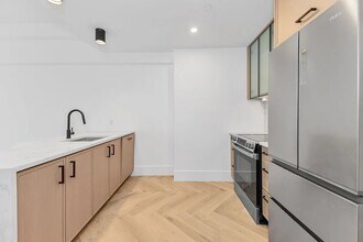 313 E 17th St, Unit 8D in New York, NY - Building Photo - Building Photo