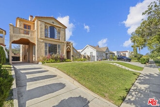 1143 S Rimpau Blvd in Los Angeles, CA - Building Photo - Building Photo